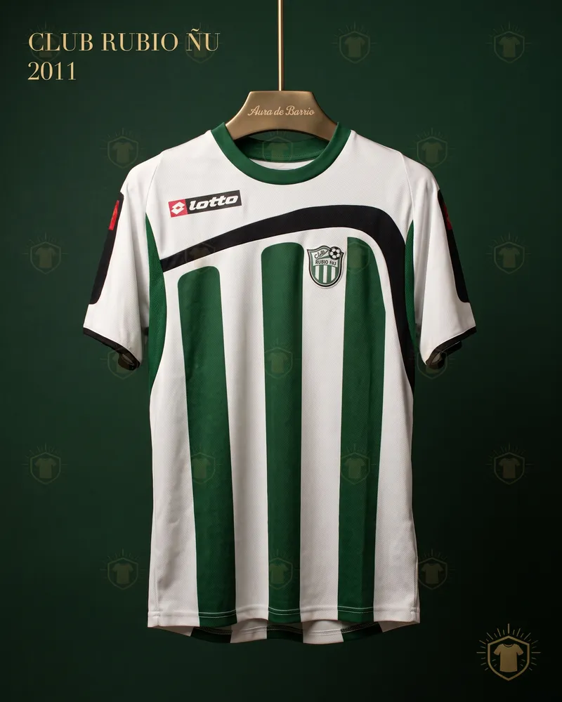 Camiseta local 2011 de Club Rubio Ñu (recreación)
