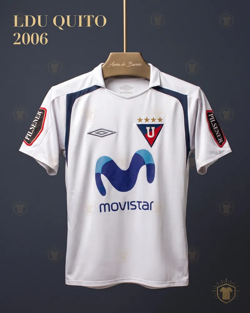 Camiseta local 2006 de Liga Deportiva Universitaria de Quito (recreación)
