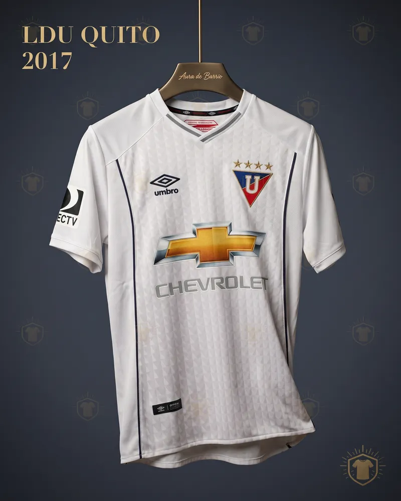 Camiseta local 2017 de Liga Deportiva Universitaria de Quito (recreación)