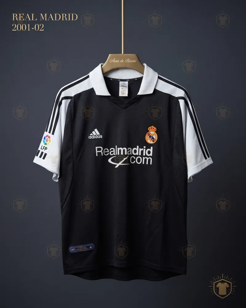 Camiseta visitante 2001–02 de Real Madrid (recreación)